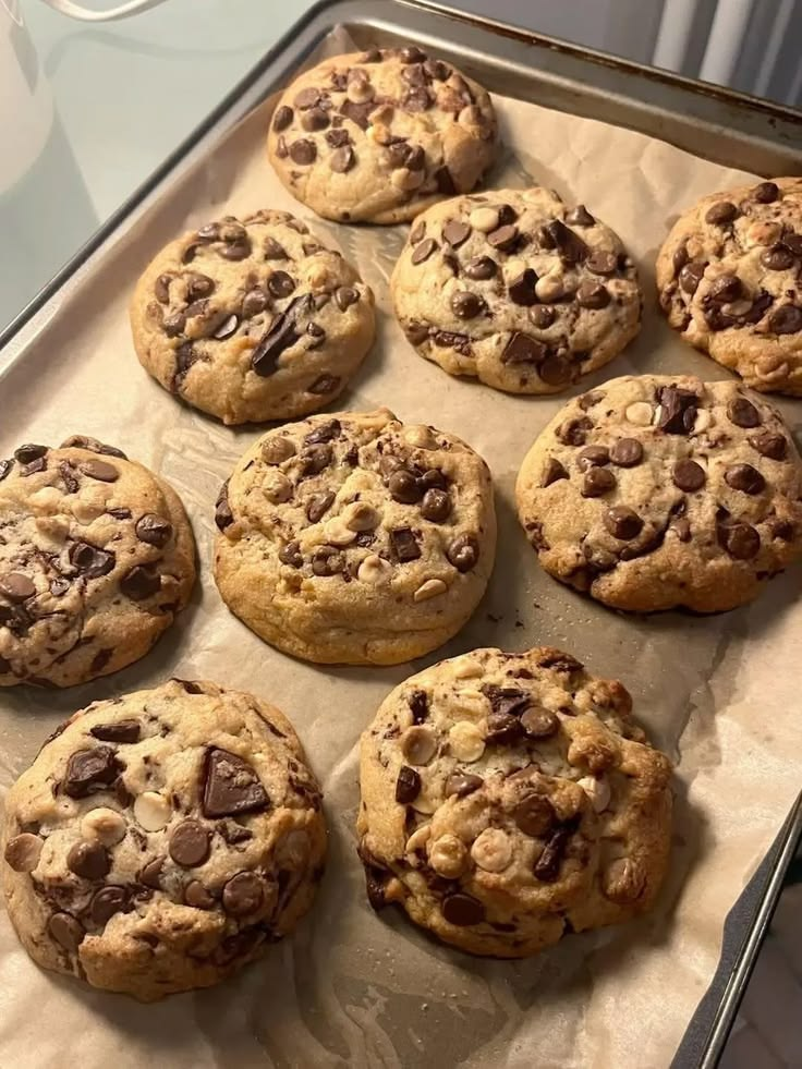 Færdigbagte chokoladecookies